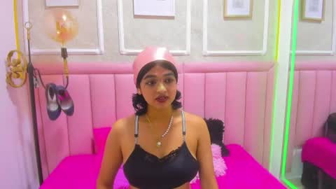 velvet_giirll online show from 6, 7, 2026
