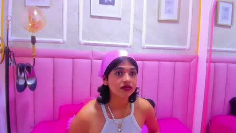 velvet_giirll online show from 9, 7, 2026