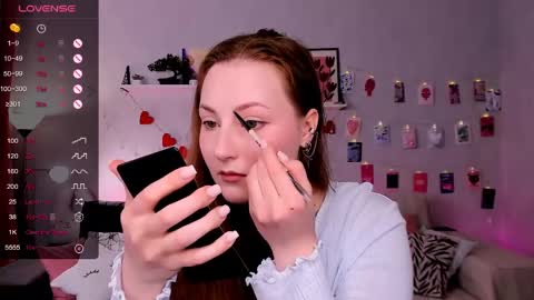 Snapshot of velvetcherry_ chatting on 28, 5, 2026 Mia online show from 28, 5, 2026