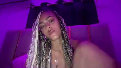 Snapshot of vickyyyx chatting on 3, 6, 2026 Goddess Victory online show from 3, 6, 2026