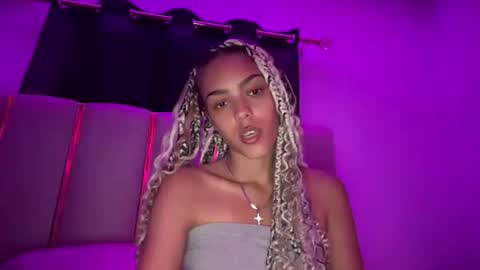 Snapshot of vickyyyx chatting on 4, 6, 2026 Goddess Victory online show from 4, 6, 2026