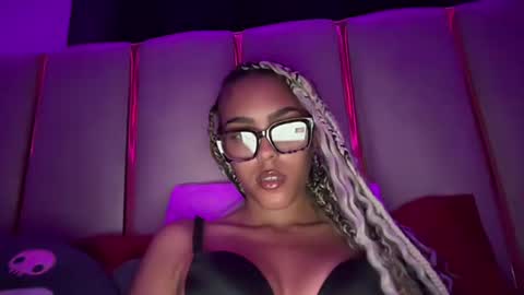 Snapshot of vickyyyx chatting on 8, 6, 2026 Goddess Victory online show from 8, 6, 2026
