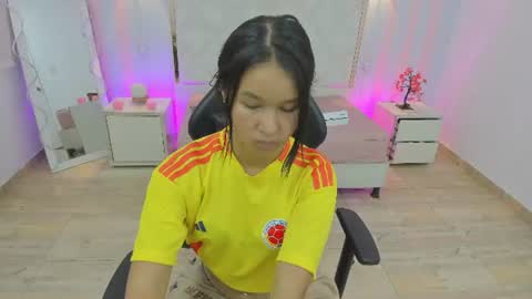 Snapshot of victoria1_tay chatting on 12, 6, 2026 victoria1_tay online show from 12, 6, 2026