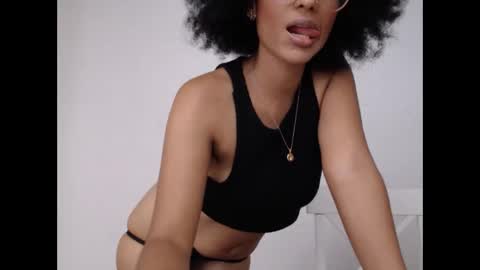 Snapshot of viiolettaaa chatting on 5, 6, 2026 viiolettaaa online show from 5, 6, 2026
