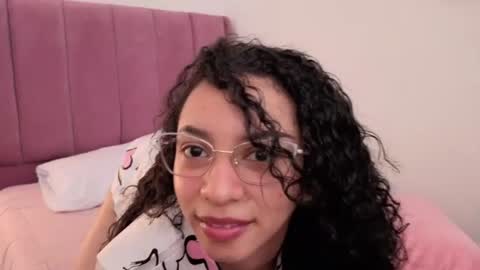 Snapshot of violet__15 chatting on 13, 6, 2026 violet__15 online show from 13, 6, 2026