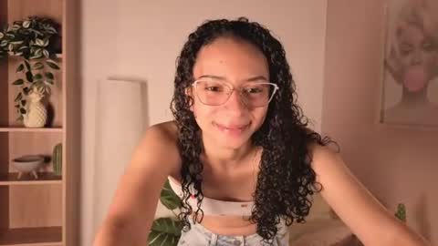 Snapshot of violet__15 chatting on 16, 6, 2026 violet__15 online show from 16, 6, 2026