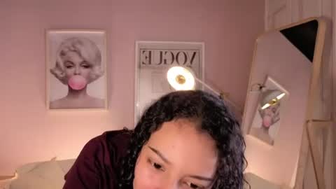 Snapshot of violet__15 chatting on 18, 6, 2026 violet__15 online show from 18, 6, 2026