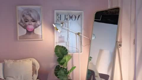 Snapshot of violet__15 chatting on 20, 6, 2026 violet__15 online show from 20, 6, 2026