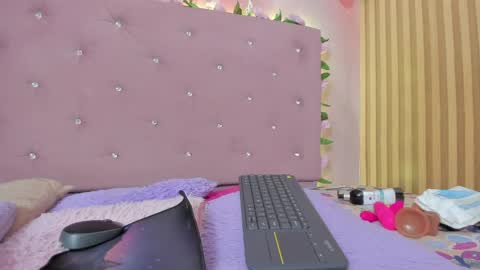 violet__taylor_ online show from 8, 6, 2026