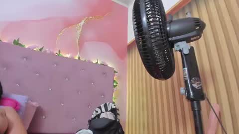 violet__taylor_ online show from 18, 6, 2026