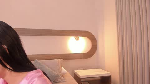 Snapshot of violeta_sum chatting on 4, 6, 2026 Violeta Sum online show from 4, 6, 2026