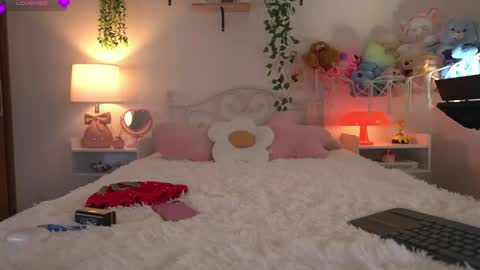 violeth___ online show from 8, 6, 2026