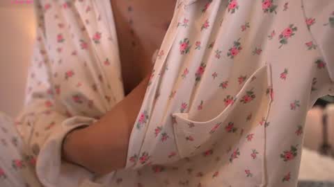 violeth___ online show from 22, 6, 2026