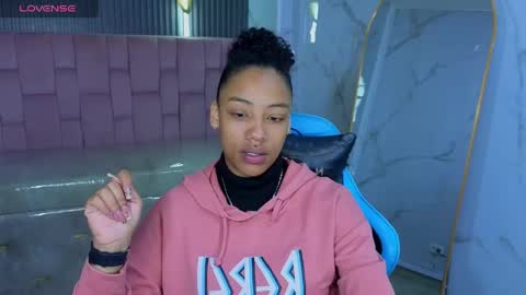 violeth_b online show from 8, 6, 2026