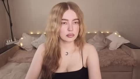 ViolettaOtis online show from 15, 6, 2026