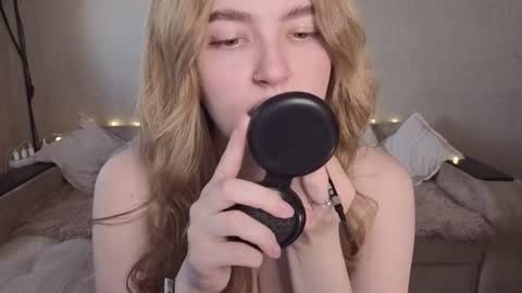 ViolettaOtis online show from 18, 6, 2026