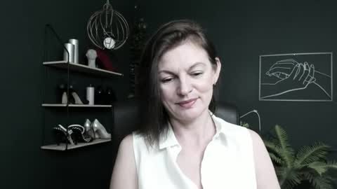 Vivian online show from 9, 6, 2026