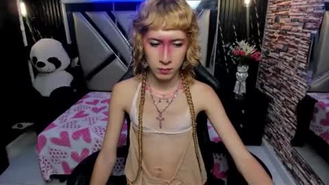 Snapshot of vivienne_hadid chatting on 9, 6, 2026 vivienne hadid online show from 9, 6, 2026