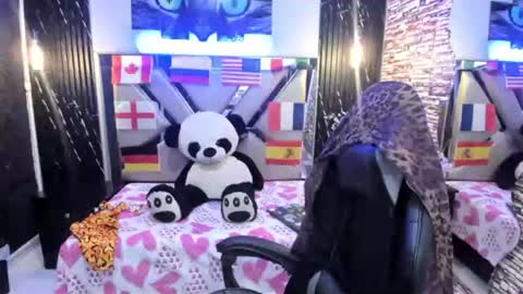 Snapshot of vivienne_hadid chatting on 14, 6, 2026 vivienne hadid online show from 14, 6, 2026