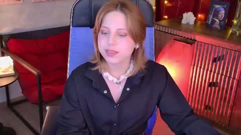 Vivienne  online show from 25, 6, 2026