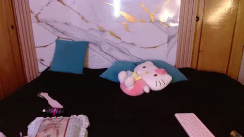 kitty SUPORT ME AND MY BABY SINGLE MOMY online show from 22, 6, 2026