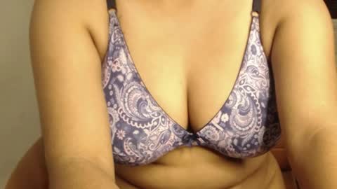 Snapshot of webshowxxx chatting on 9, 4, 2026 mina online show from 9, 4, 2026
