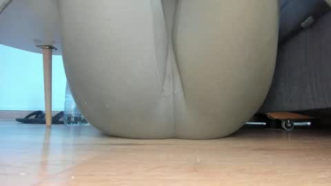 wet_pants2022 online show from 9, 6, 2026