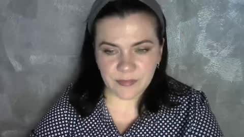 white__queen_ online show from 5, 6, 2026