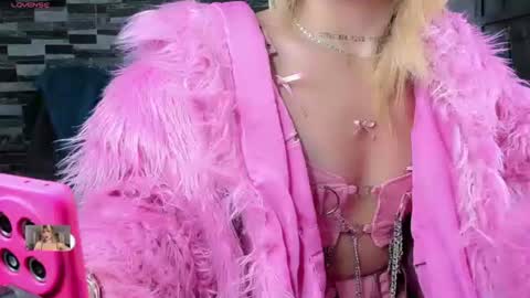 Femboy Exotic online show from 28, 6, 2026