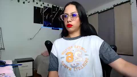 yesie_hot2 online show from 17, 6, 2026
