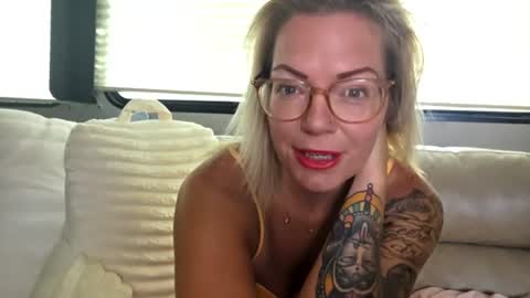 Snapshot of yogimilflover chatting on 19, 6, 2026 Yogiblondebangme online show from 19, 6, 2026