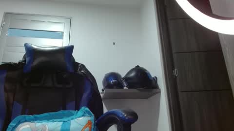 yourfavorite_bigclit online show from 4, 6, 2026