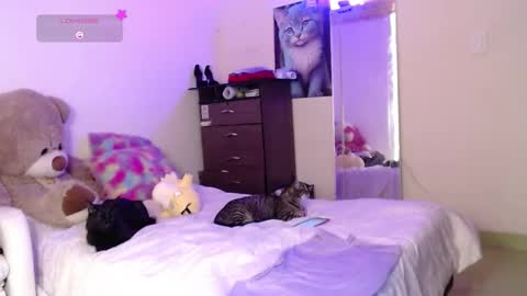 Snapshot of yvonn_jlove chatting on 31, 10, 2025 yvonn online show from 31, 10, 2025