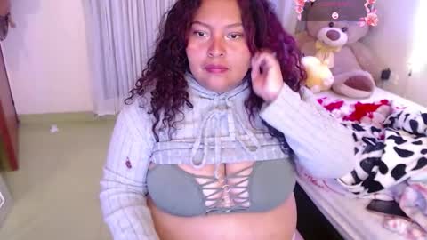 Snapshot of yvonn_jlove chatting on 16, 12, 2025 yvonn online show from 16, 12, 2025