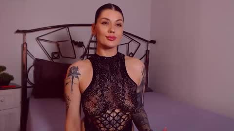 I V Y   online show from 15, 5, 2026