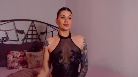 I V Y   online show from 21, 5, 2026
