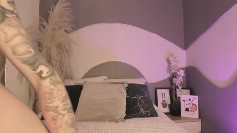 zhally_dee online show from 25, 6, 2026