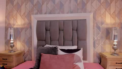 zharia_lux25 online show from 31, 5, 2026