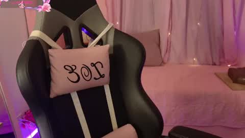 zoe_sullivan_ online show from 10, 6, 2026