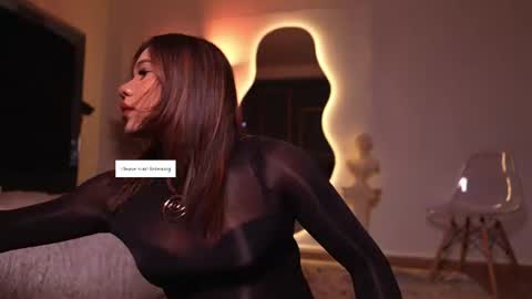 zoevidal_ online show from 10, 6, 2026