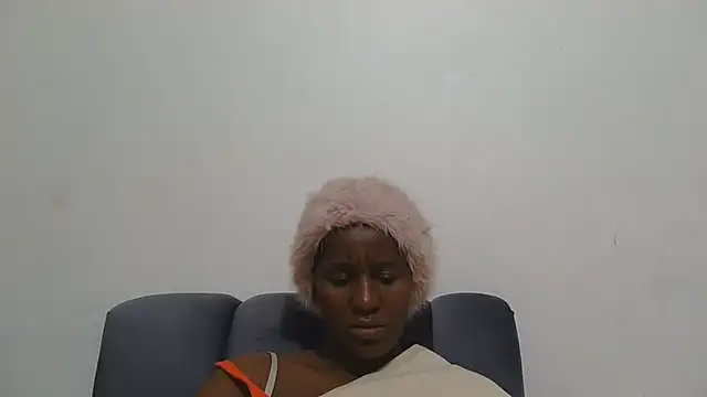Snapshot of sluttylaura21 chatting on 19, 6, 2026 sluttylaura21 online show from 19, 6, 2026