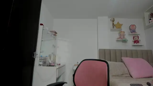 Natalia Suarez online show from 3, 7, 2026