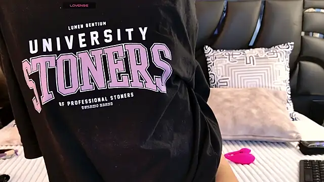 Iris Ross  online show from 9, 6, 2026