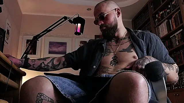 Snapshot of FindomJason chatting on 25, 5, 2026 FindomJason online show from 25, 5, 2026