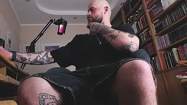 Snapshot of FindomJason chatting on 4, 6, 2026 FindomJason online show from 4, 6, 2026