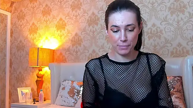 JuliaHunts online show from 10, 6, 2026