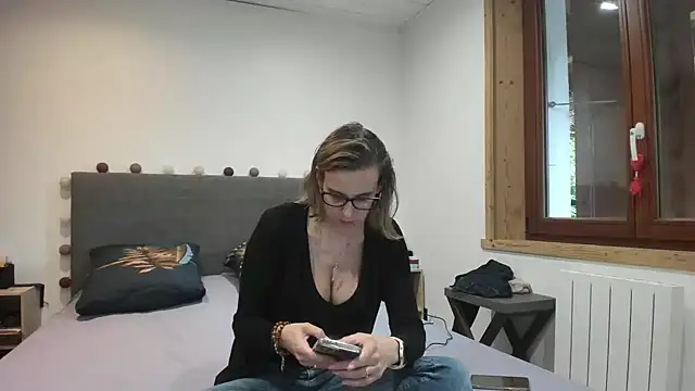 Madame Callie online show from 9, 6, 2026