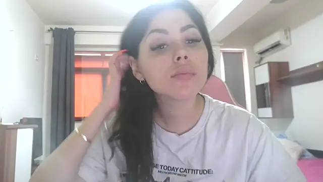LovelyJulliette online show from 9, 6, 2026