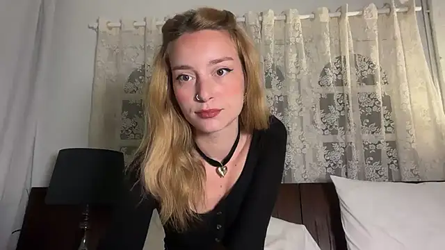 Snapshot of SirenaBelle chatting on 17, 5, 2026 SirenaBelle online show from 17, 5, 2026
