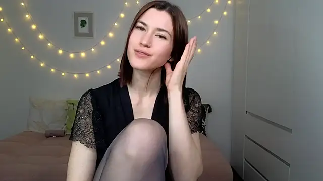 AliciaNewell online show from 9, 6, 2026